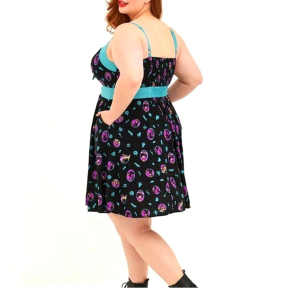🎃TORRID DISNEY VILLAINS SWEETHEART CHALLIS TIE FRONT DRESS - HALLOWEEN Size 4 - Picture 2 of 7
